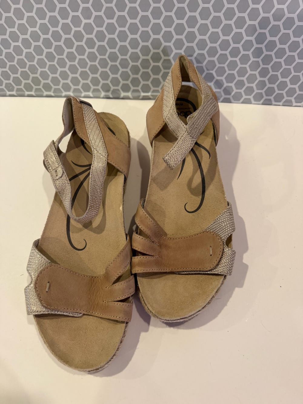 Bro Women's Tan Leather Adjustable Slingback Sandals